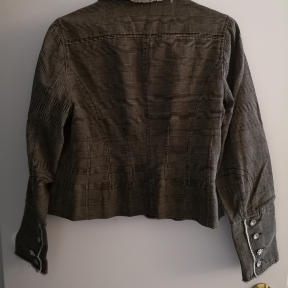 Blazer - Picture 2 of 7